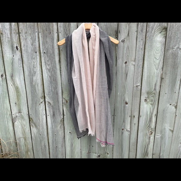 Lululemon Lightweight Layering Gray/Pink Scarf / Wrap - Picture 2 of 4
